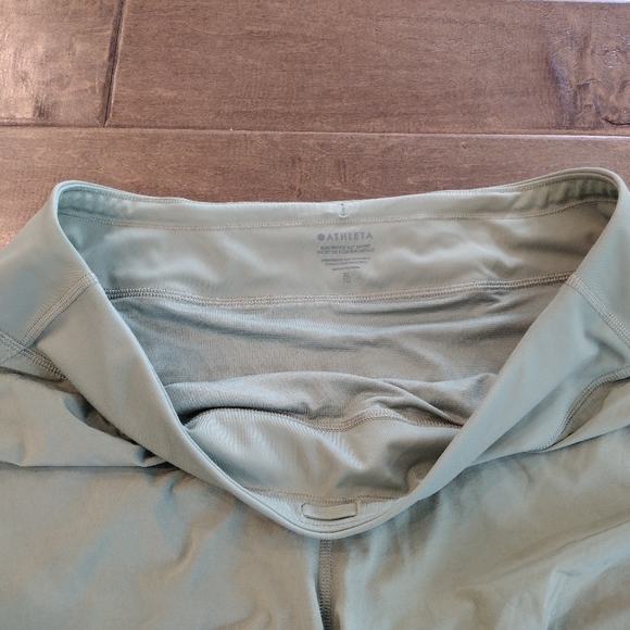 ATHLETA Women's green Run With It 3.5" shorts - XL - Picture 5 of 9
